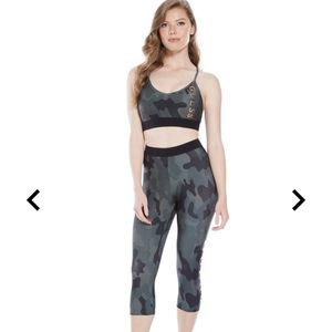CAMMY LOGO CROPPED LEGGINGS